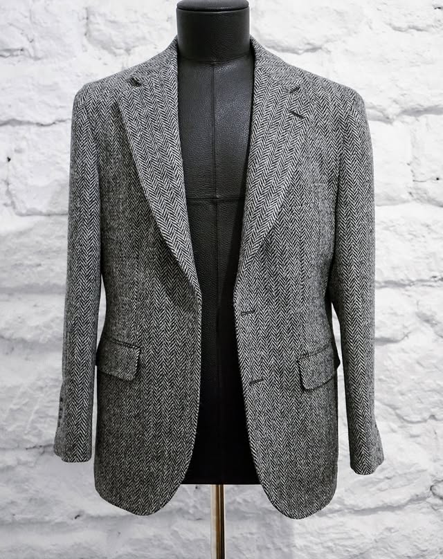 veste noire cravate ruban rose noire